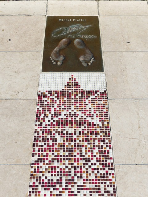 让人们对他 让人们对他